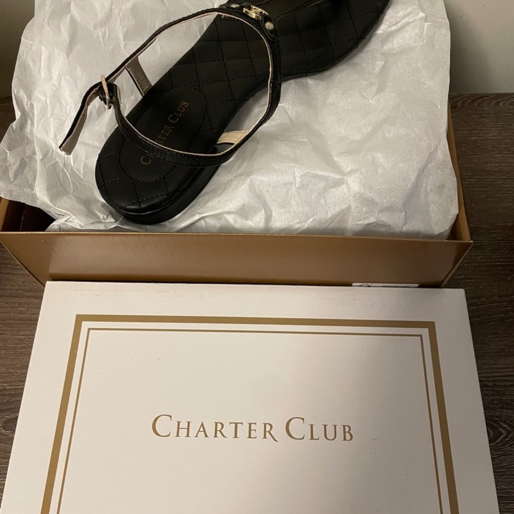 Ladies black tong flat sandal